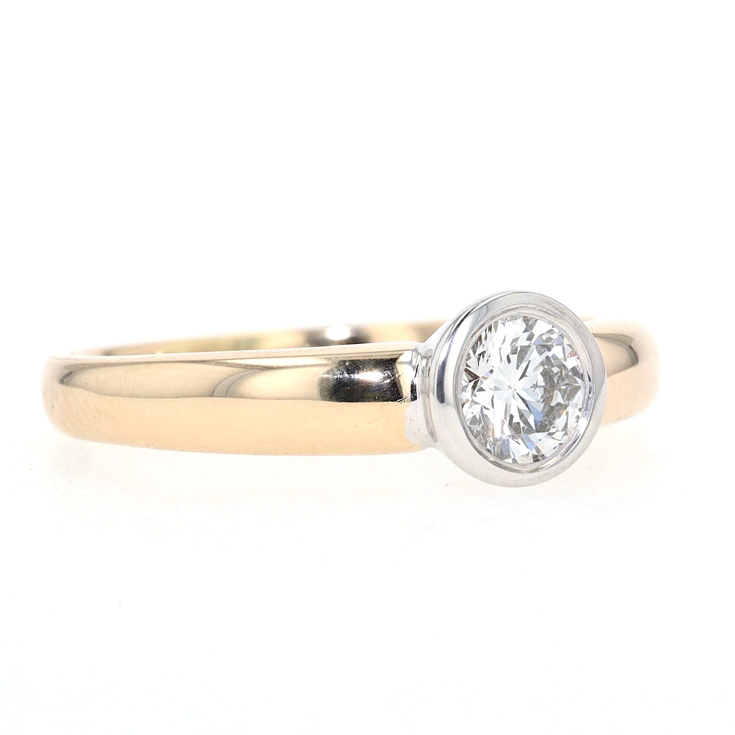 Christ Ring in 585er Gelb- und Weißgold mit einem Brillanten ca. 0,56 ct, liegend rechts gedreht