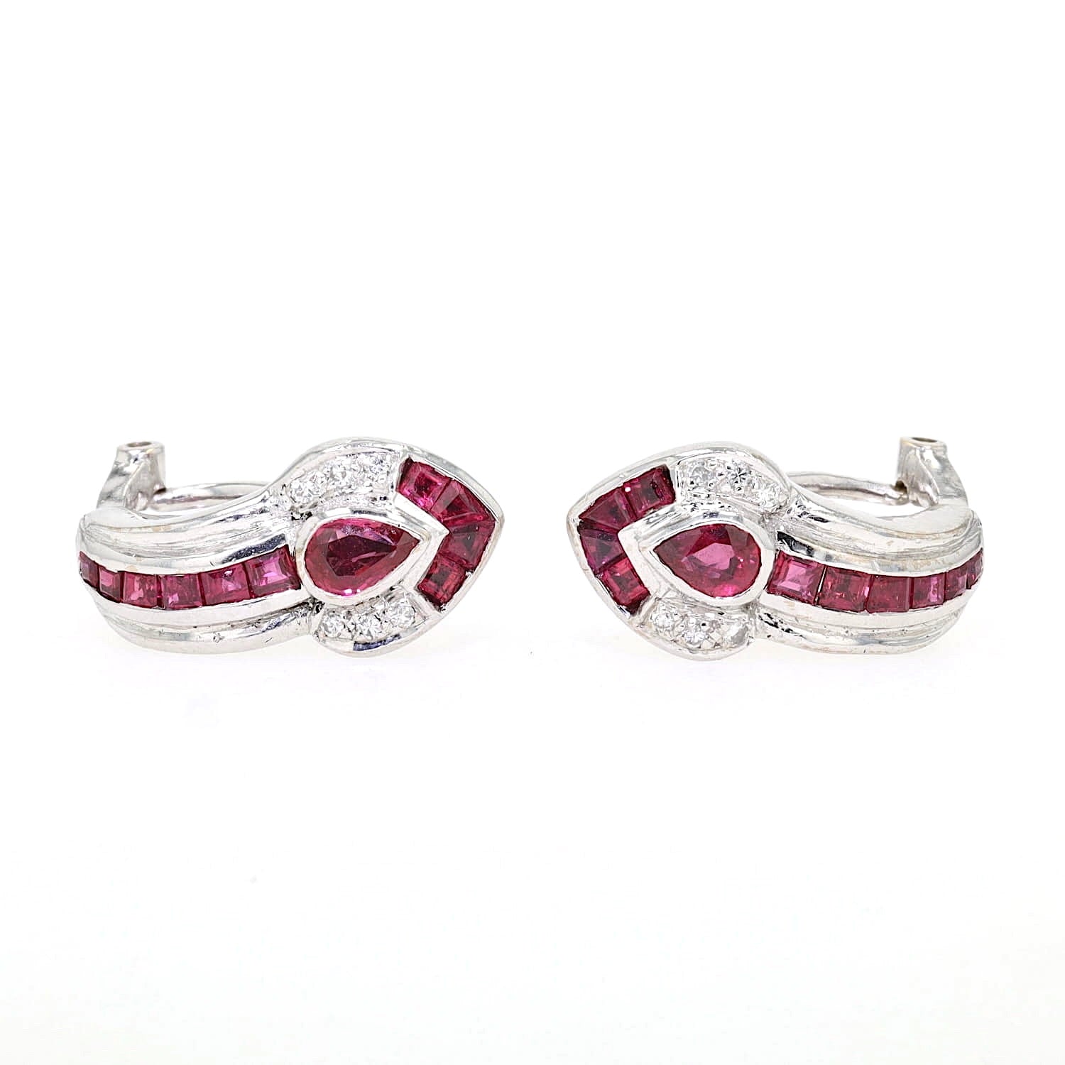 Pair of stud earrings in 750 white gold with rubies and Brilliants, both lying frontally