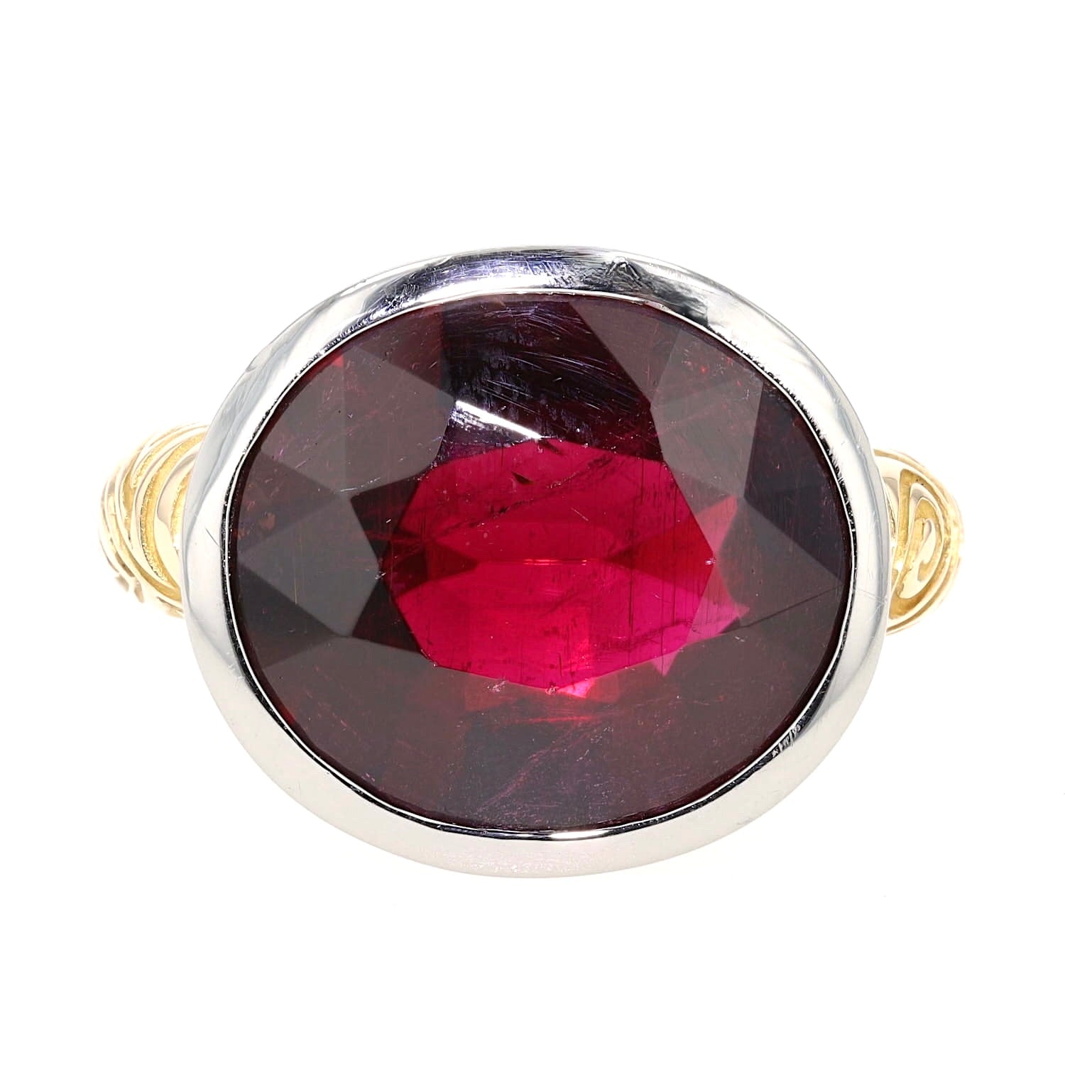 Statement Ring in 750er Gelb- und Weißgold mit einem Rubellit ca. 13 ct, liegend frontal