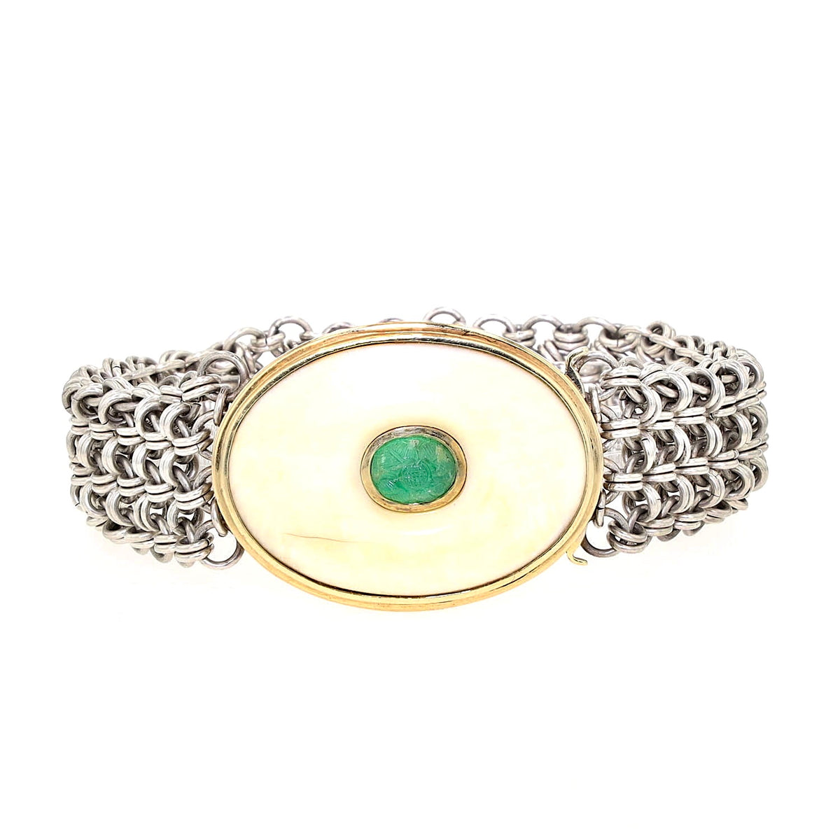 Vintage Armband aus Silber, 750er Weiß- und Gelbgold sowie einer Platte aus Bein mit einem gravierten Smaragd, liegend geschlossen frontal