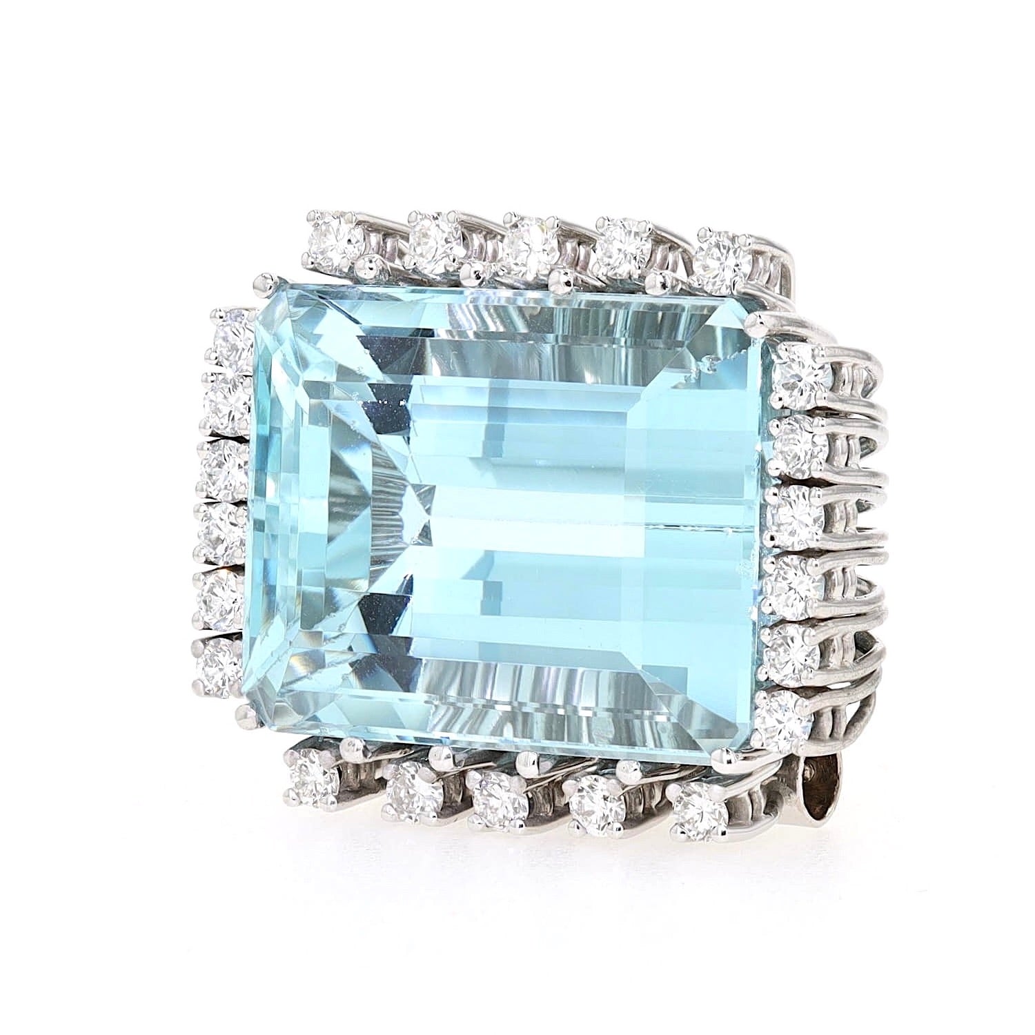 Pendant in 585 white gold with a 25 ct aquamarine and Brilliants, lying left turned