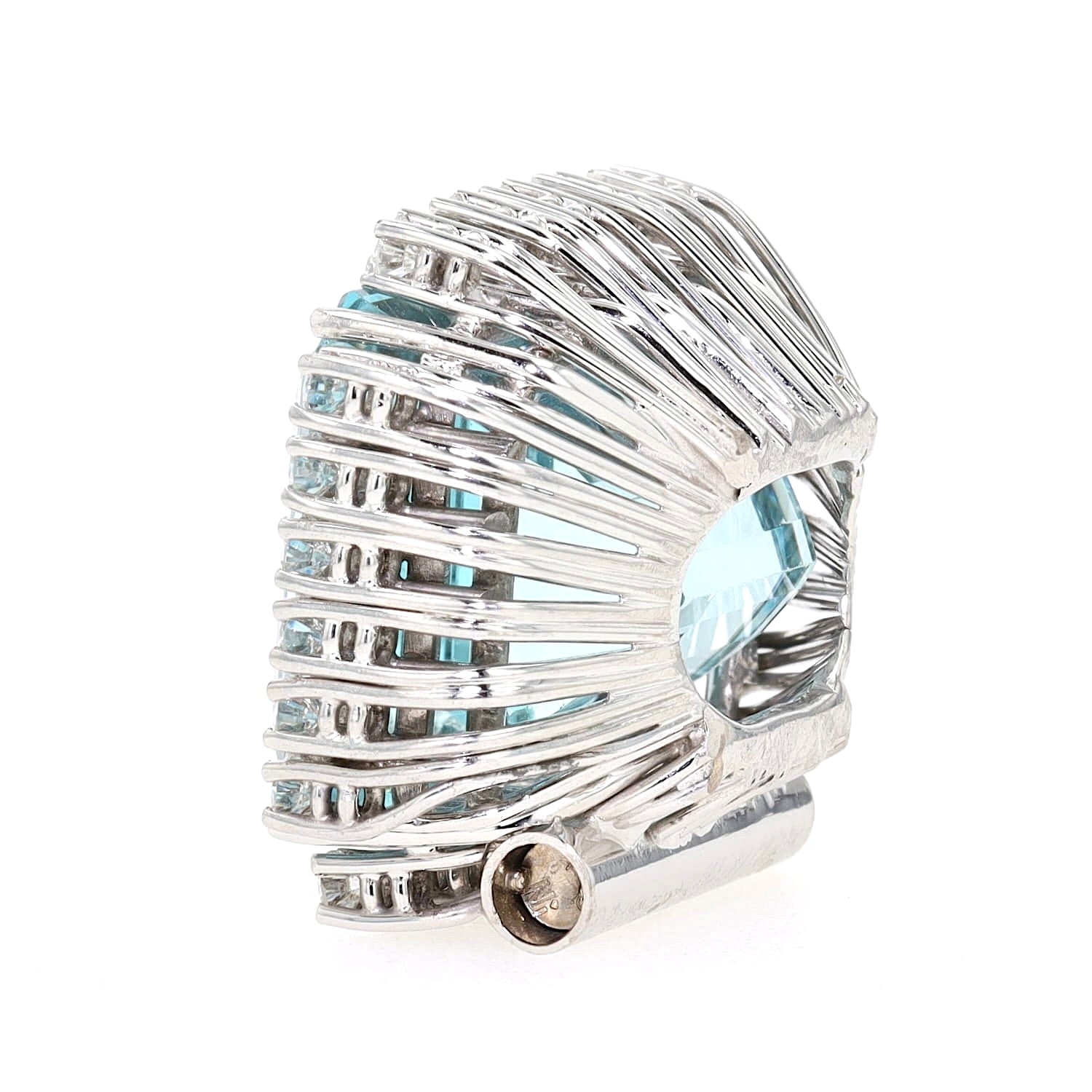 Pendant in 585 white gold with a 25 ct aquamarine and Brilliants, sideways from behind