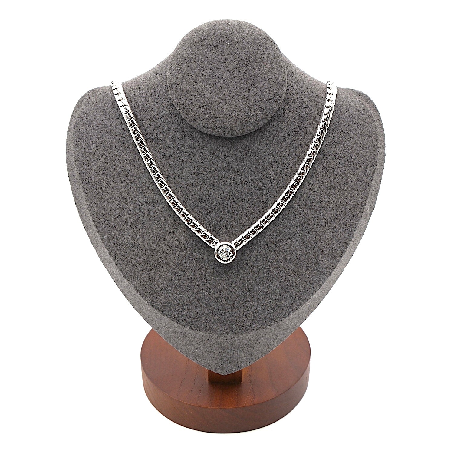Panzercollier in halbrund aus 585er Weißgold mit einem Brillanten, ca. 0,90 ct, an der Büste