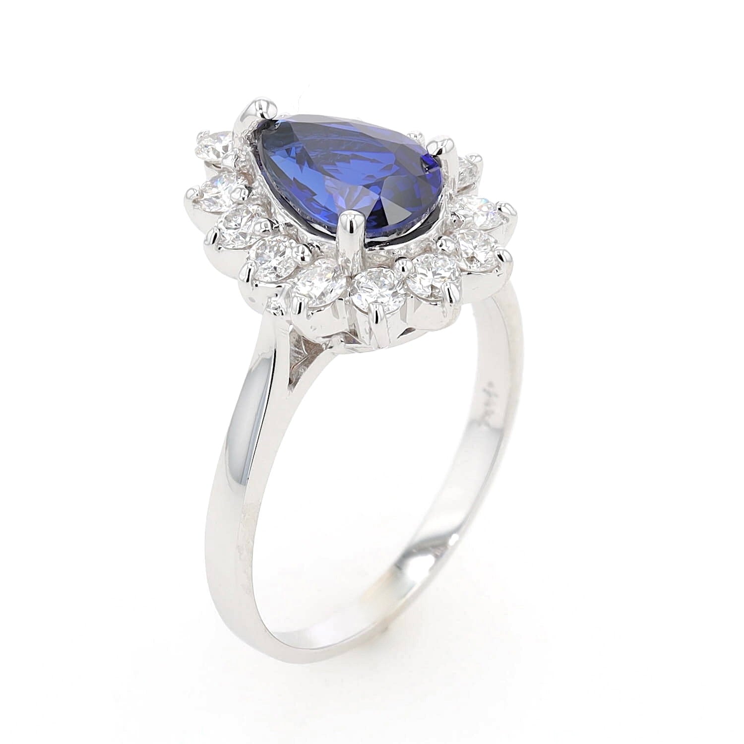 Ring in 585 white gold with a sapphire and brilliants