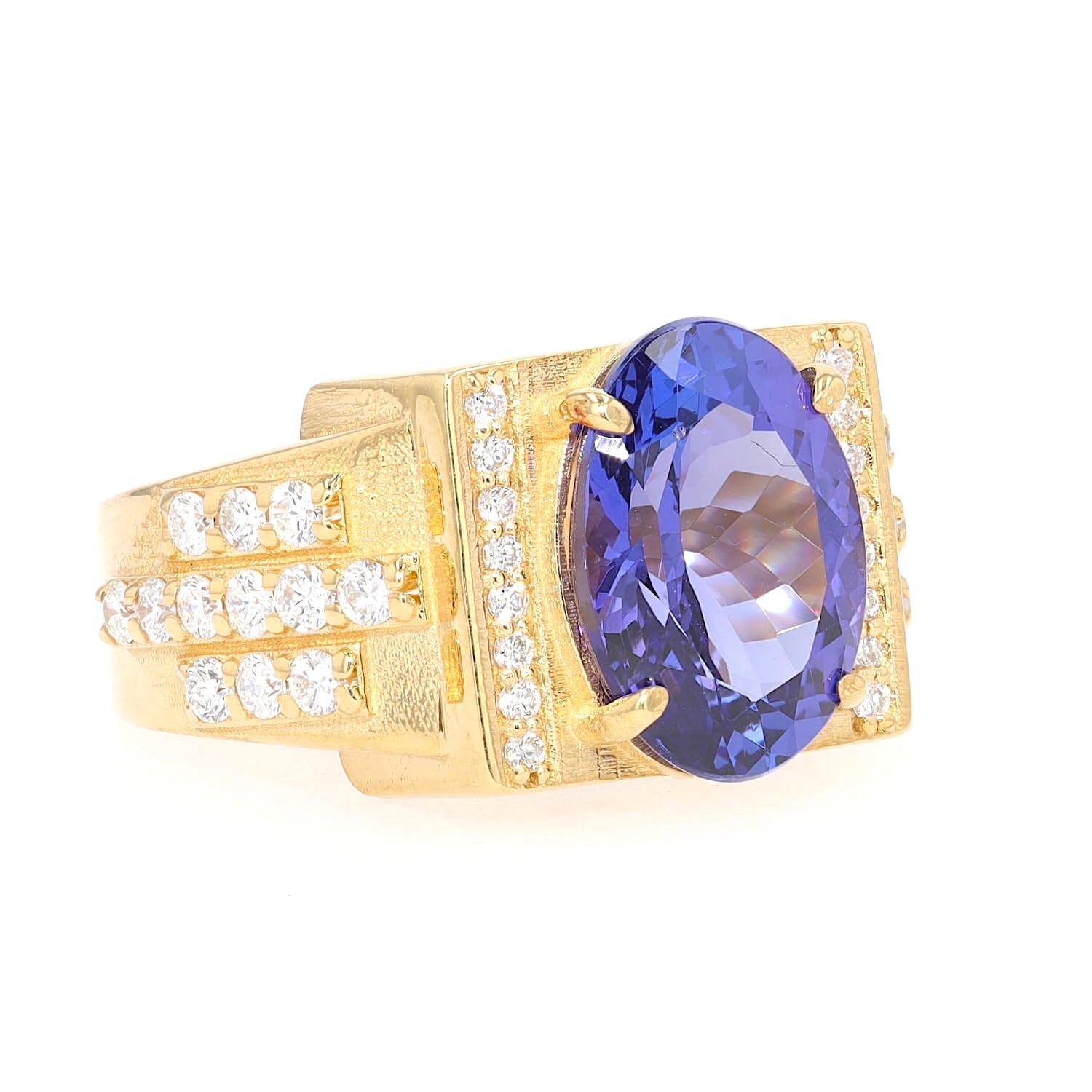 Ring in 750 yellow gold with one tanzanite and brilliants