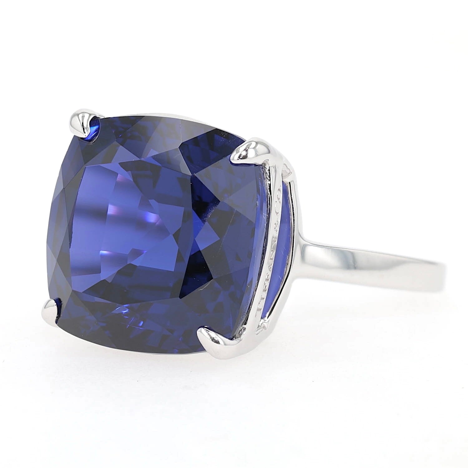 Tiffany & Co. ring in 750 white gold with a tanzanite approx. 11 ct