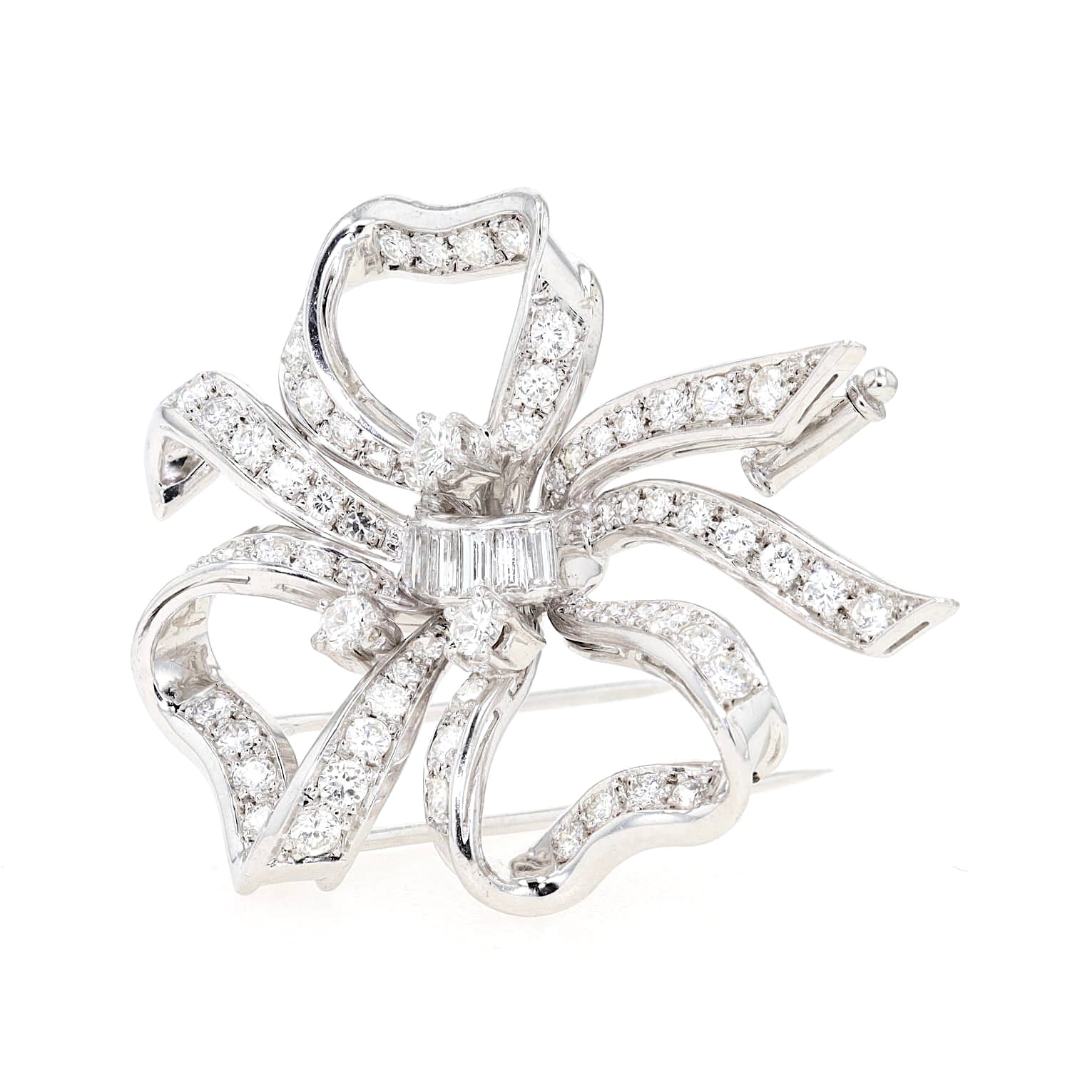 Bow brooch in 750 white gold with a total of approx. 1.9 ct Brilliants and diamonds, , standing turned right