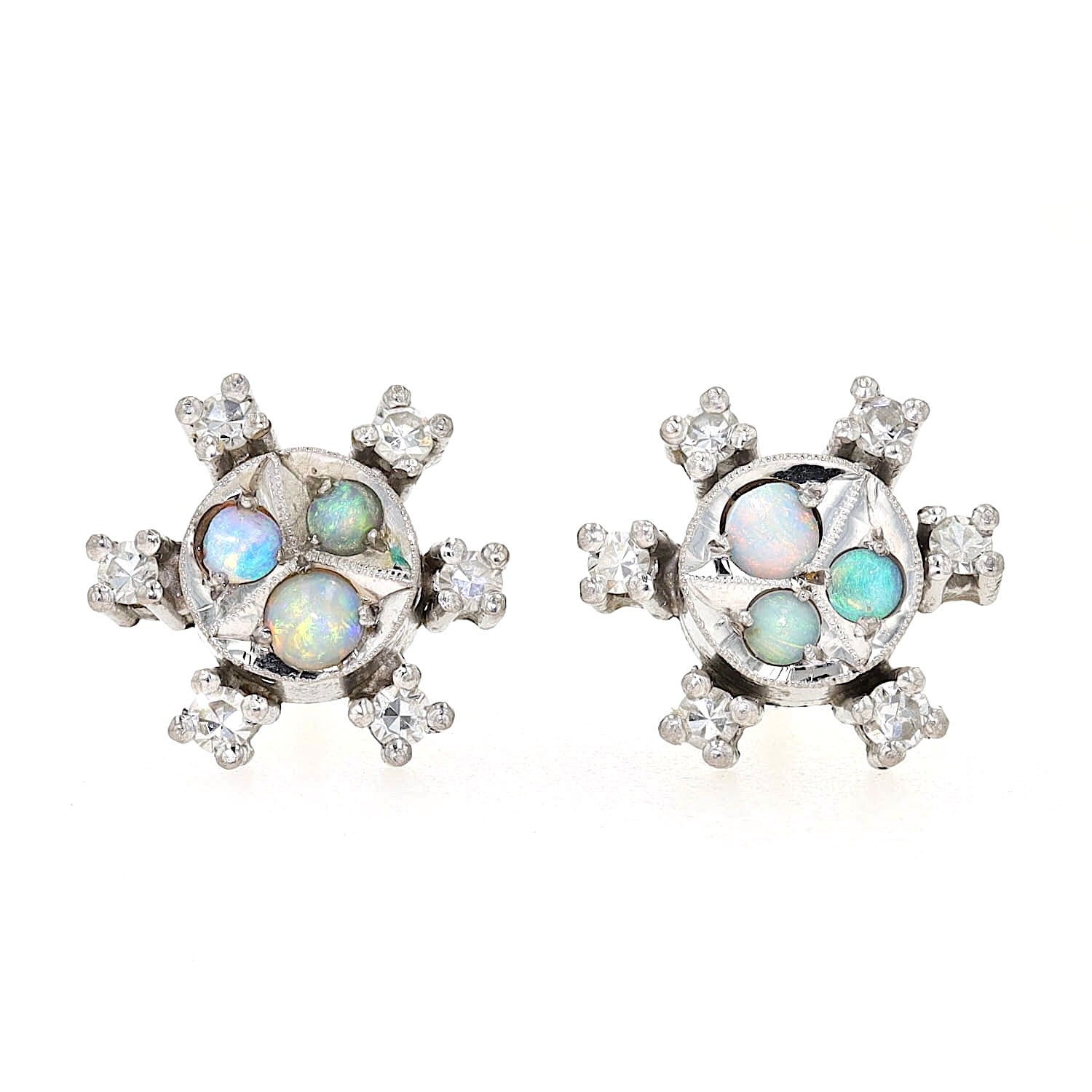 Jugendstil Ohrstecker in 585er Weißgold mit Opalen und Diamanten, liegend frontal