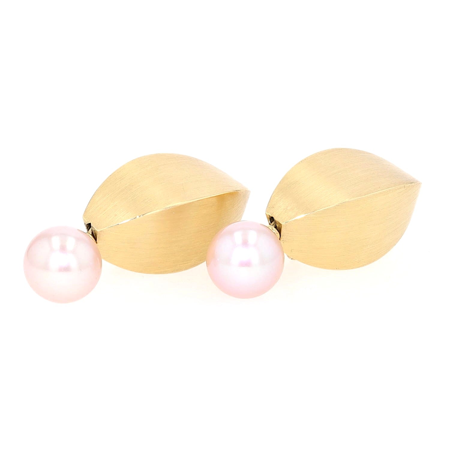 Ohrclips in 750er Gelbgold mit je einer Zuchtperle, liegend versetzt frontal leicht links gedreht