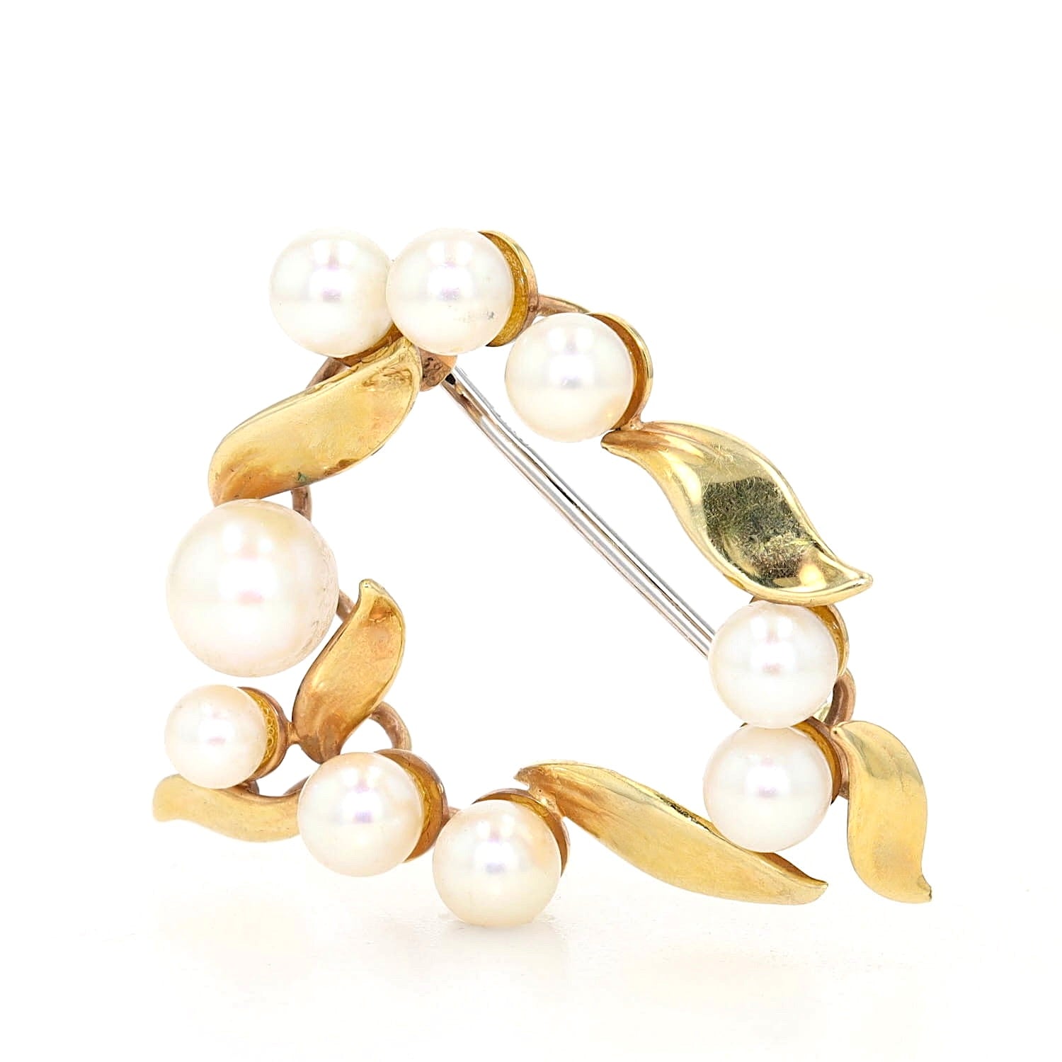 Brosche in 585er Gelbgold, Nadel Weißgold mit Zuchtperlen, stehend rechts gedreht