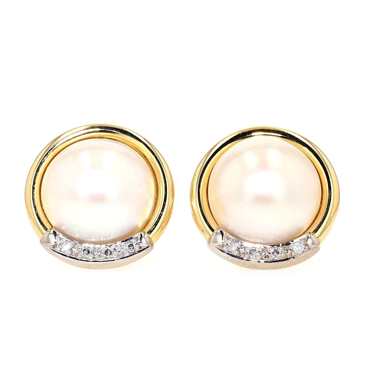 Clip-on earrings in 585 yellow gold, each with a large size.cultured pearl and diamonds, lying frontally