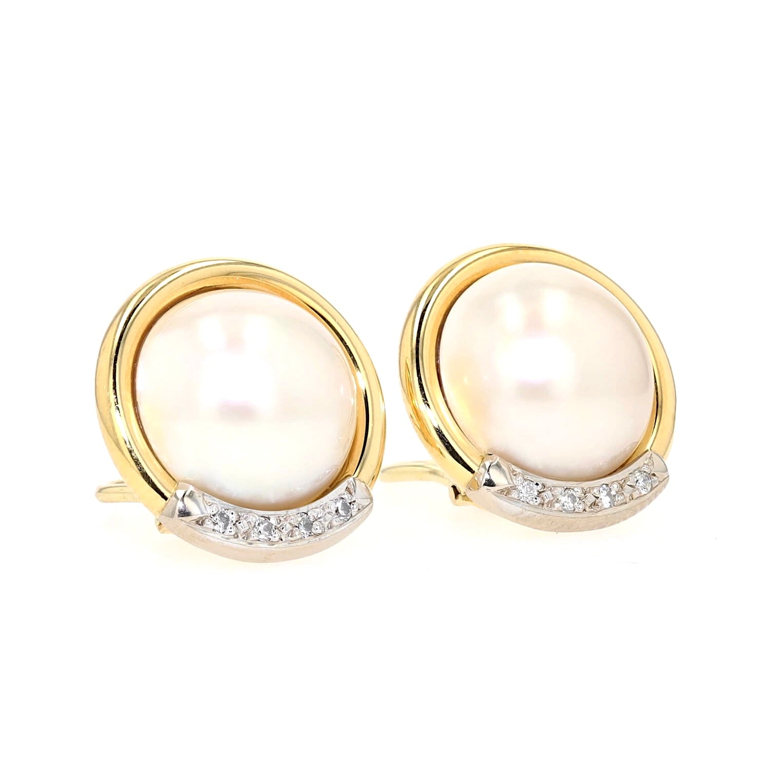 Clip-on earrings in 585 yellow gold, each with a large size.cultured pearl and diamonds, turned lying right
