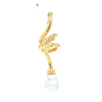 Large pendant in 750 yellow gold with a South Seacultured pearl and Brilliants, hanging frontally