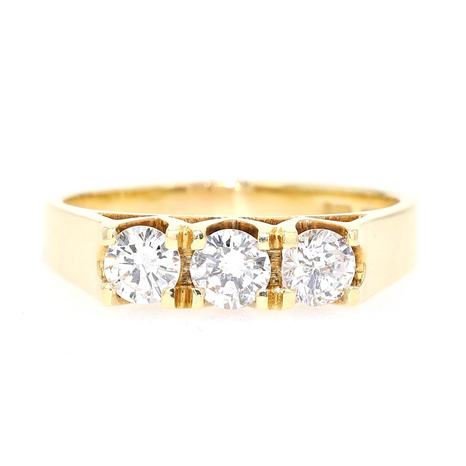 Ring in 585 yellow gold with three Brilliants total approx. 0.68 ct, lying frontally