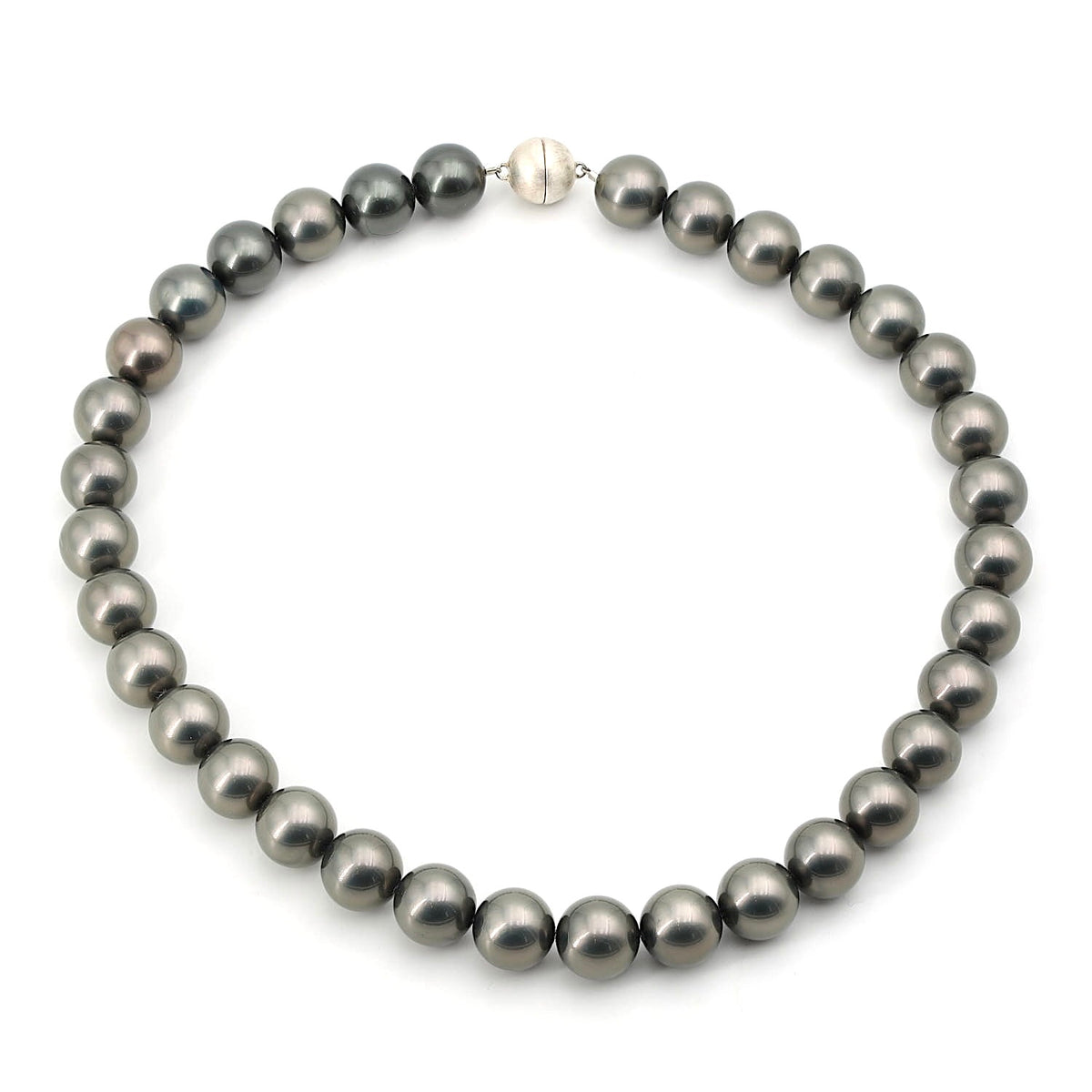 Imitation pearl necklace on a steel cable with a magnetic lock made of 925 silver, closed horizontally