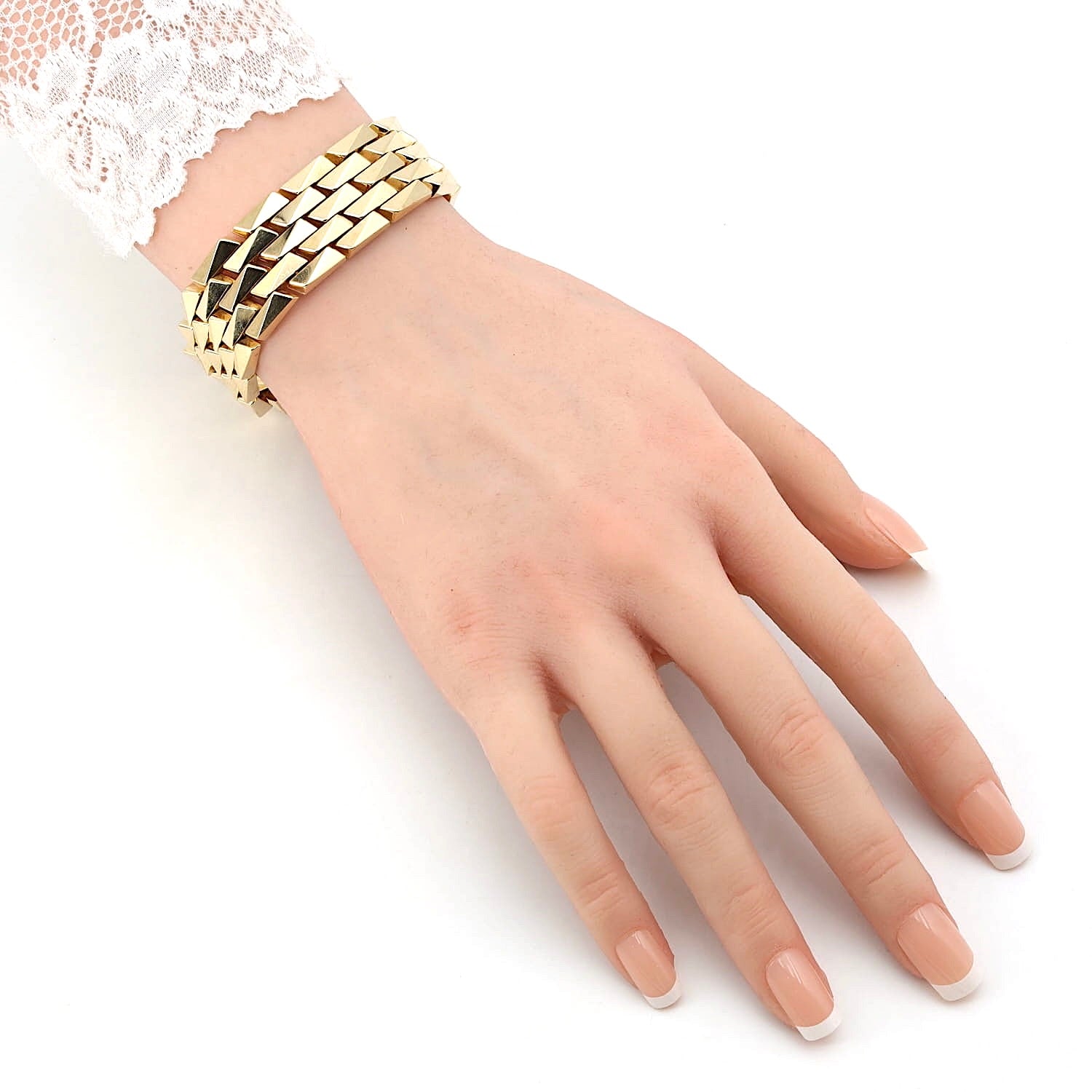 Breites Vintage Armband in 585er Gelbgold, an einem künstlichen Arm